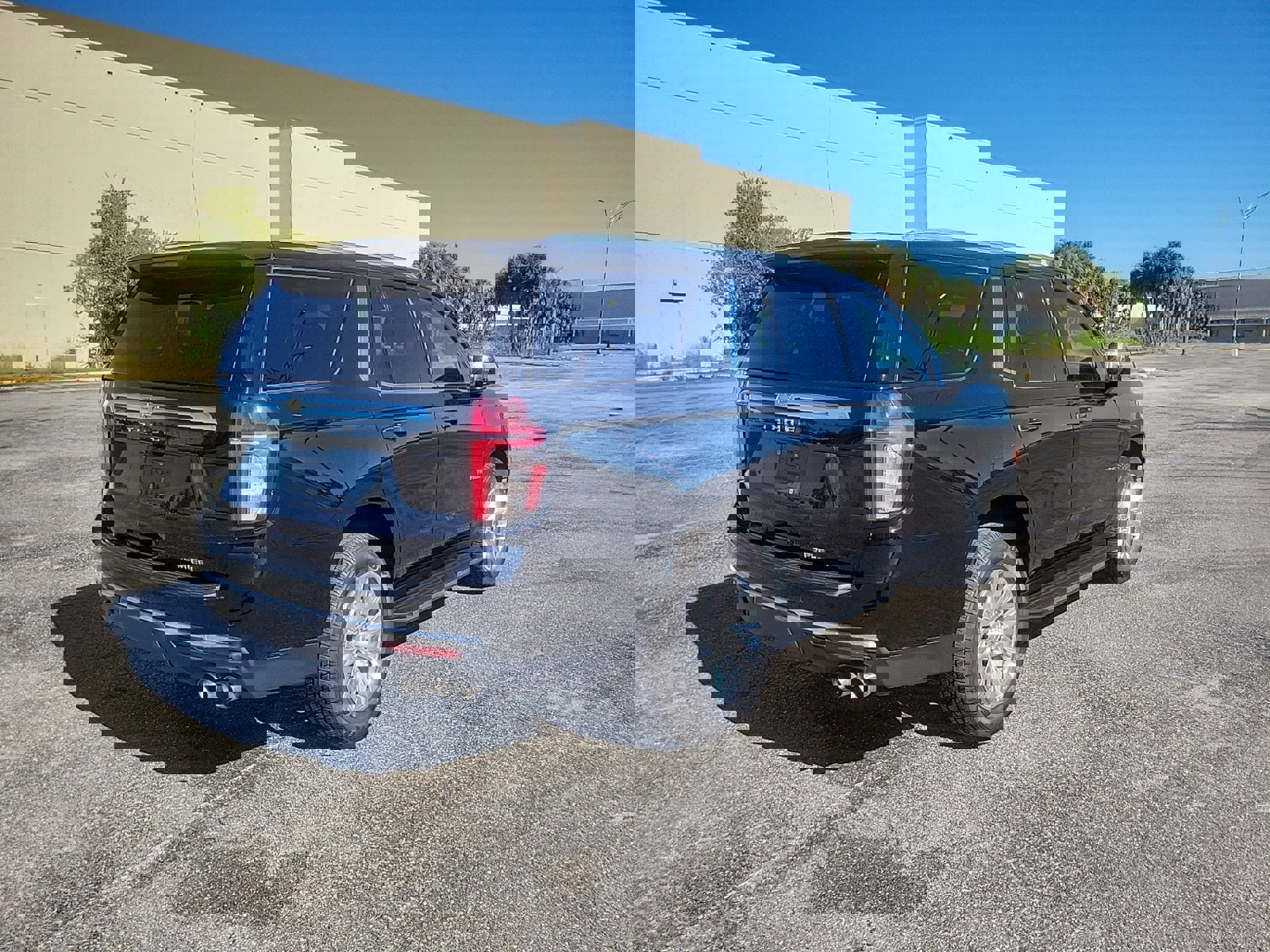 Used 2021 Chevrolet Tahoe Premier w/ Premium Package image 27