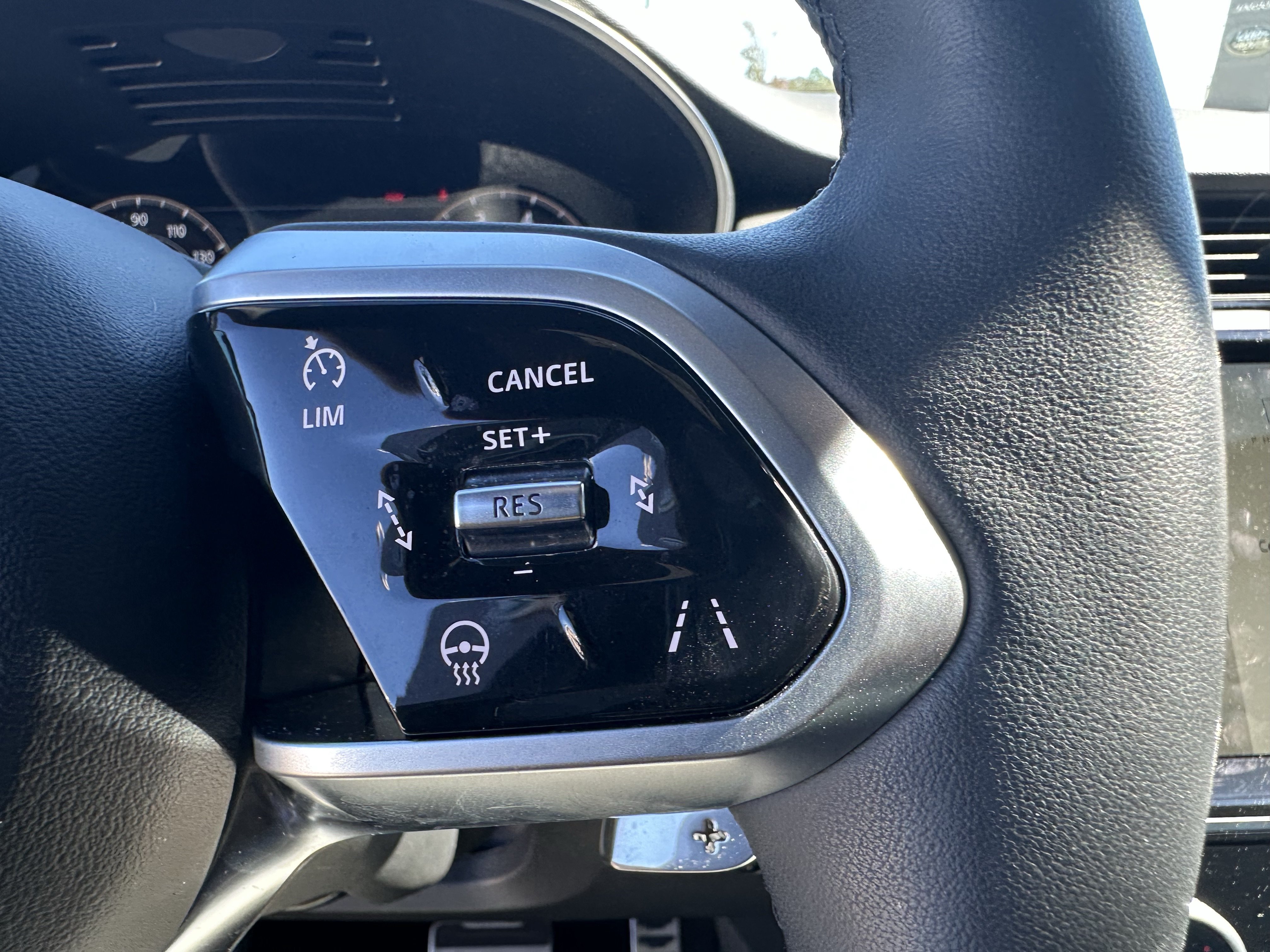 Certified 2024 Jaguar E-PACE R-Dynamic SE AWD/4WD image 22