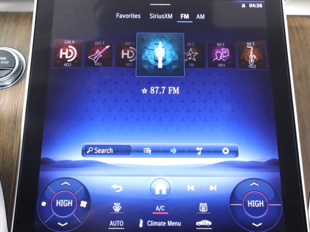 Used 2022 Mercedes-Benz C 300 Sedan image 17