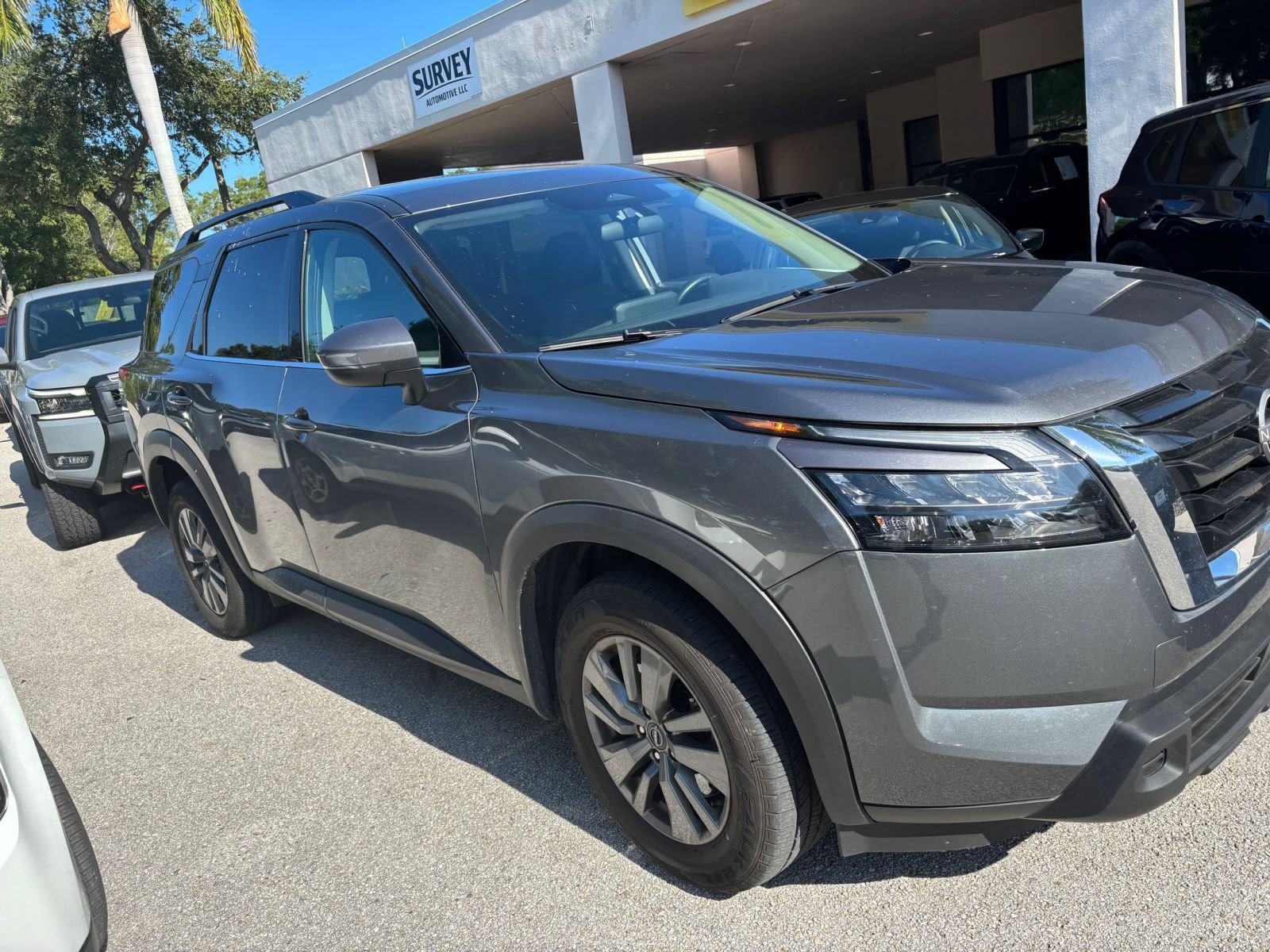 Used 2025 Nissan Pathfinder SV AWD/4WD image 3