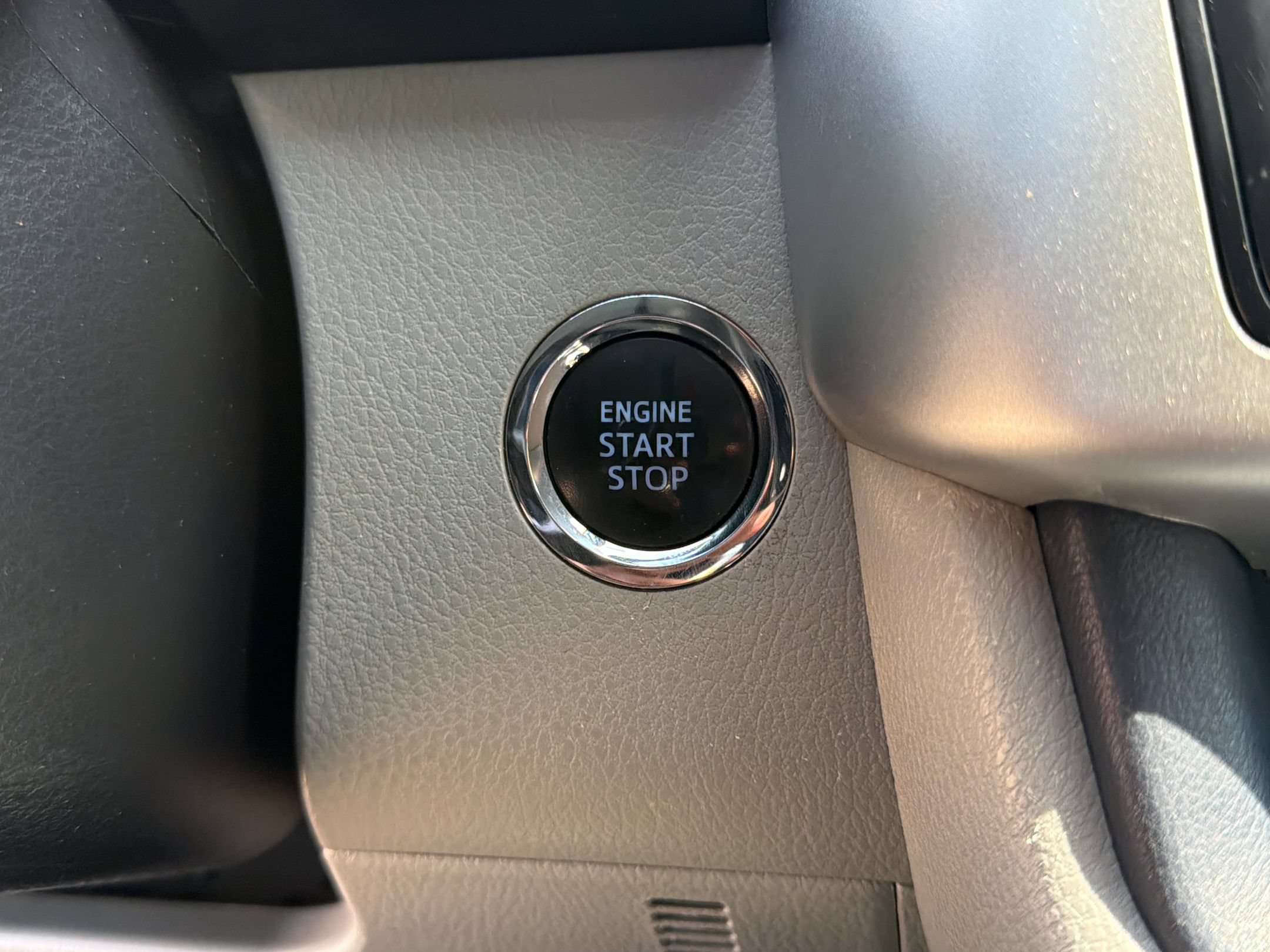 Used 2019 Toyota Highlander XLE FWD image 16