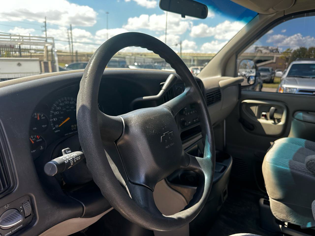 Used 2001 Chevrolet Express 1500 RWD image 65