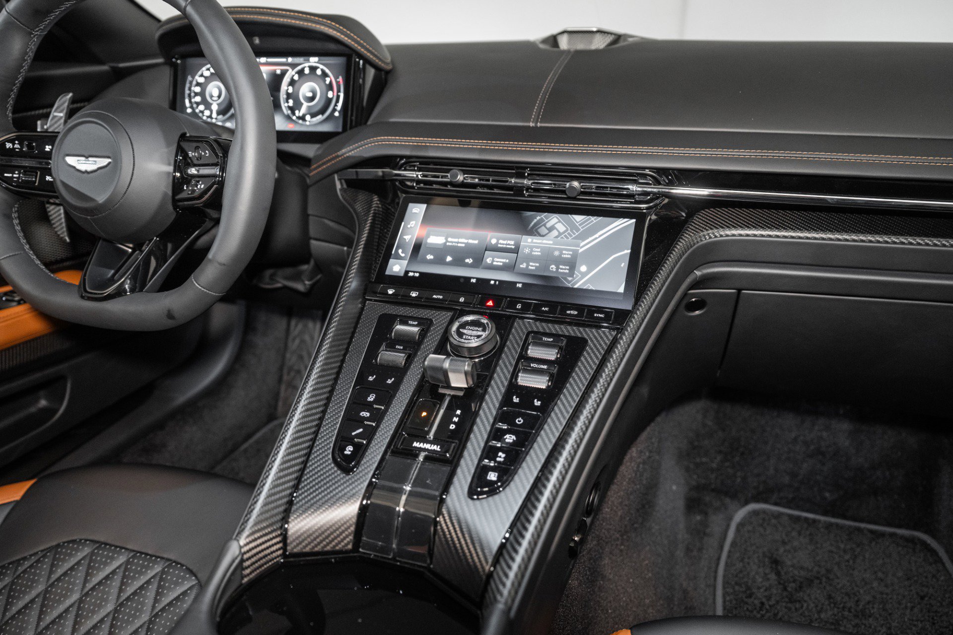 Used 2025 Aston Martin DB12 Coupe image 22