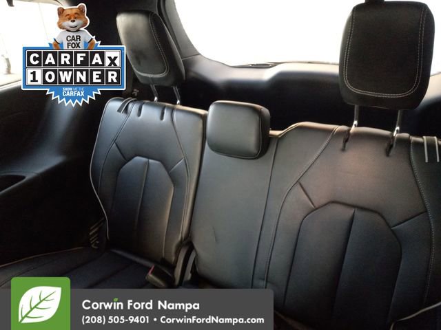 Used 2023 Chrysler Pacifica Limited w/ Uconnect Theater Family Group image 28