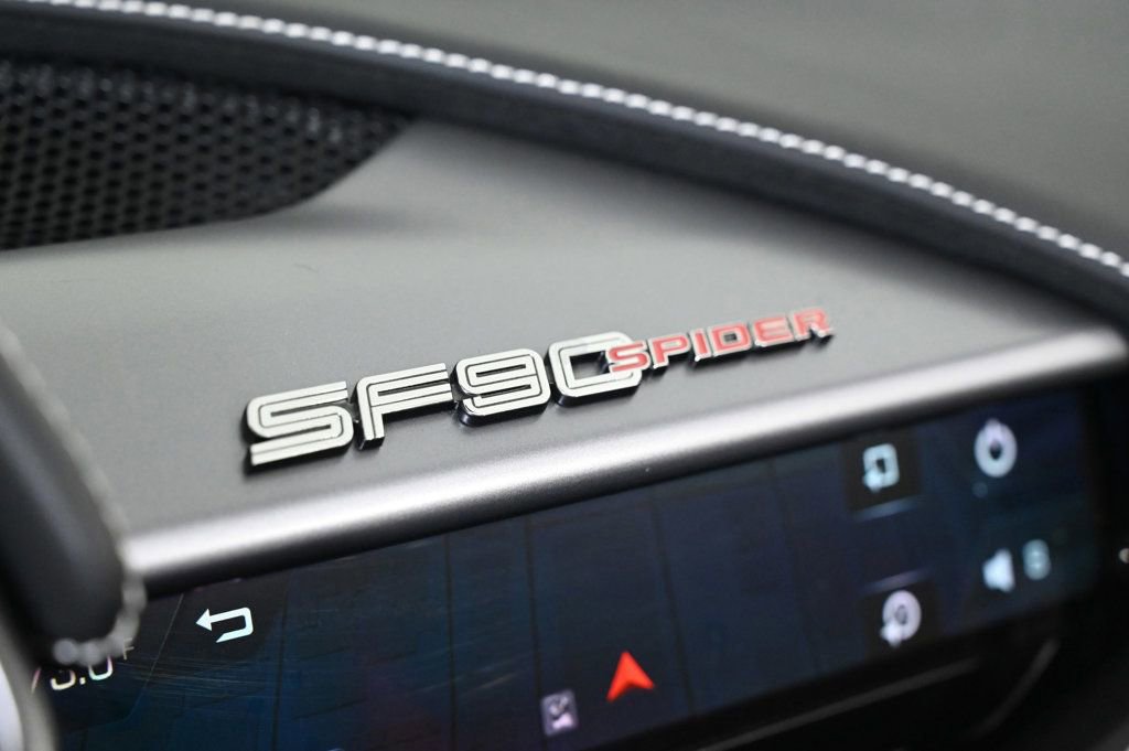 Used 2023 Ferrari SF90 Spider image 22