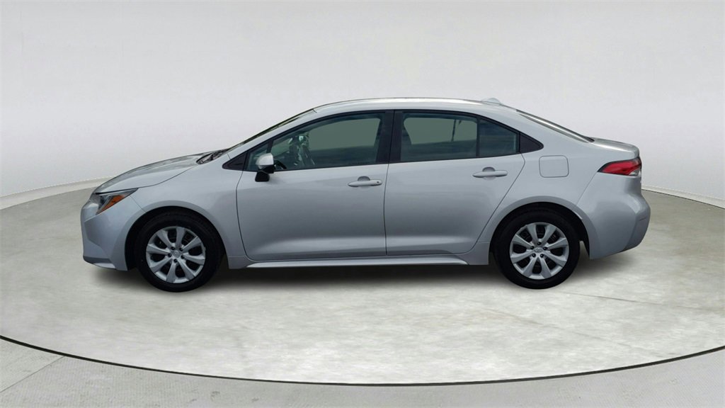 Used 2022 Toyota Corolla LE image 4