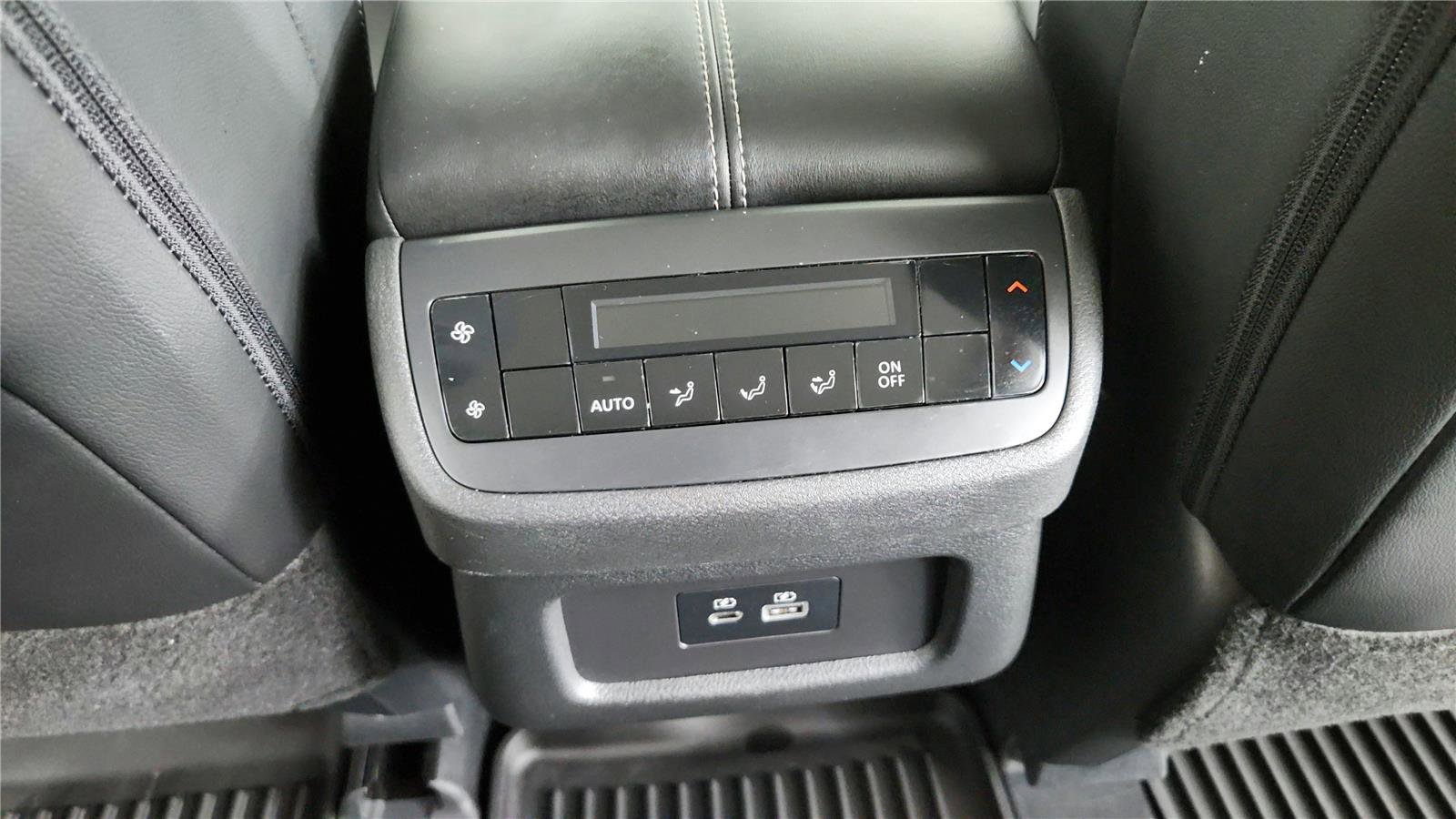 Used 2023 Nissan Pathfinder SL AWD/4WD image 13
