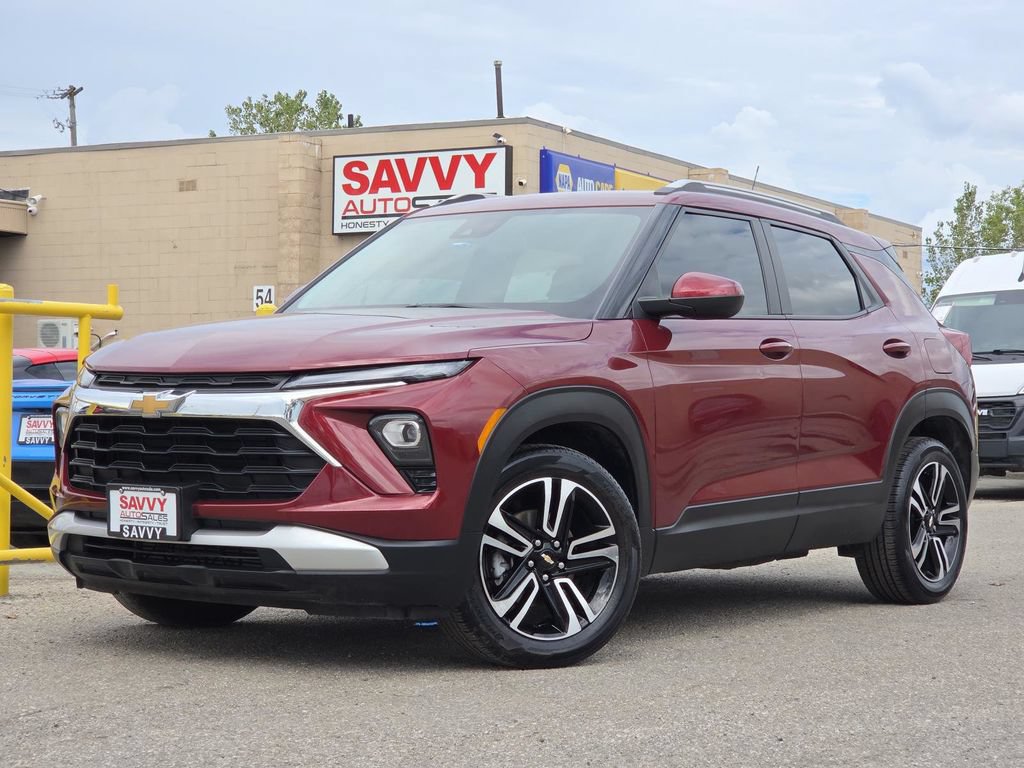 Used 2024 Chevrolet TrailBlazer LT w/ LT Cold Weather Package FWD image 2