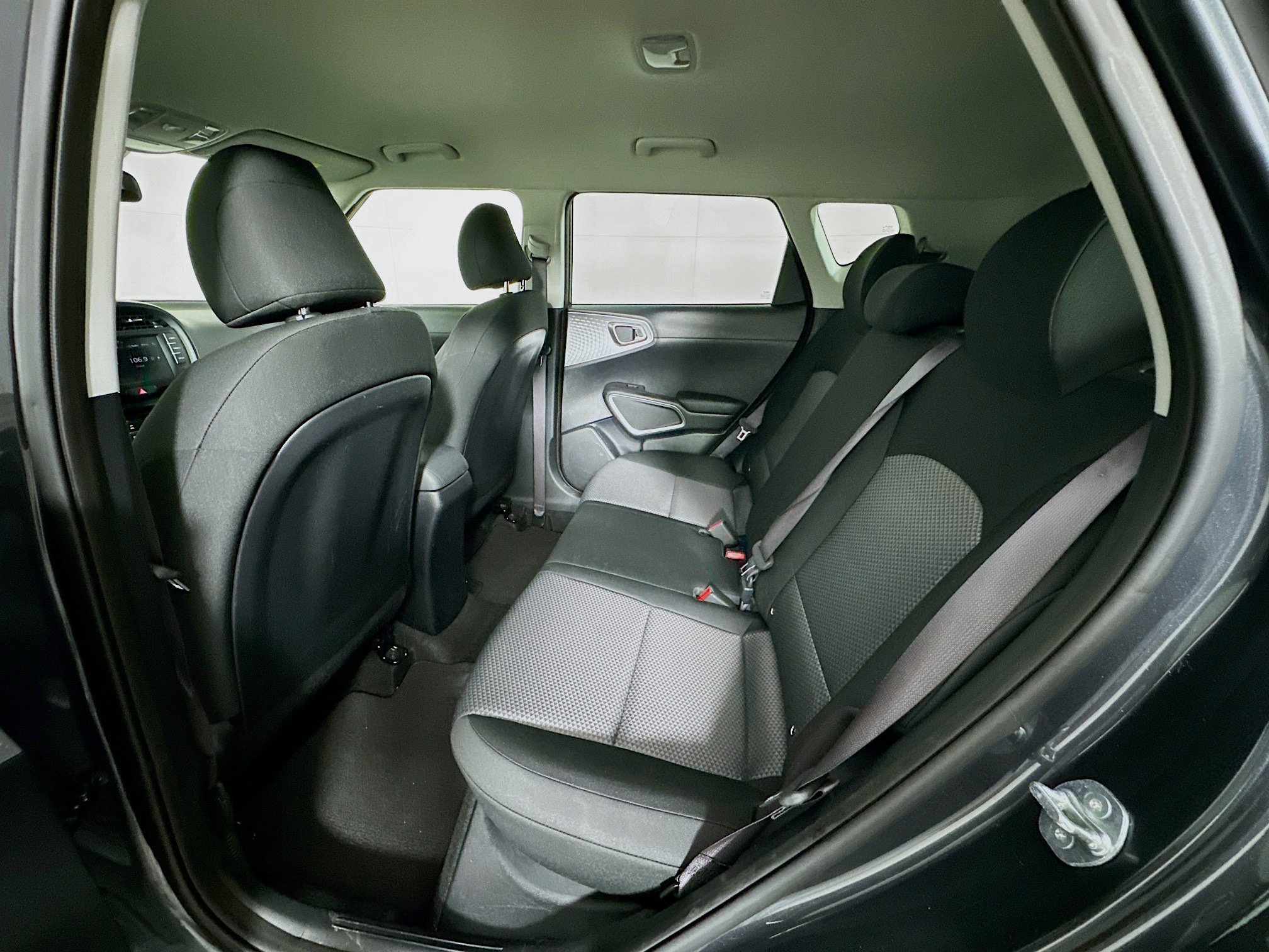Used 2025 Kia Soul LX w/ LX Technology Package FWD image 26