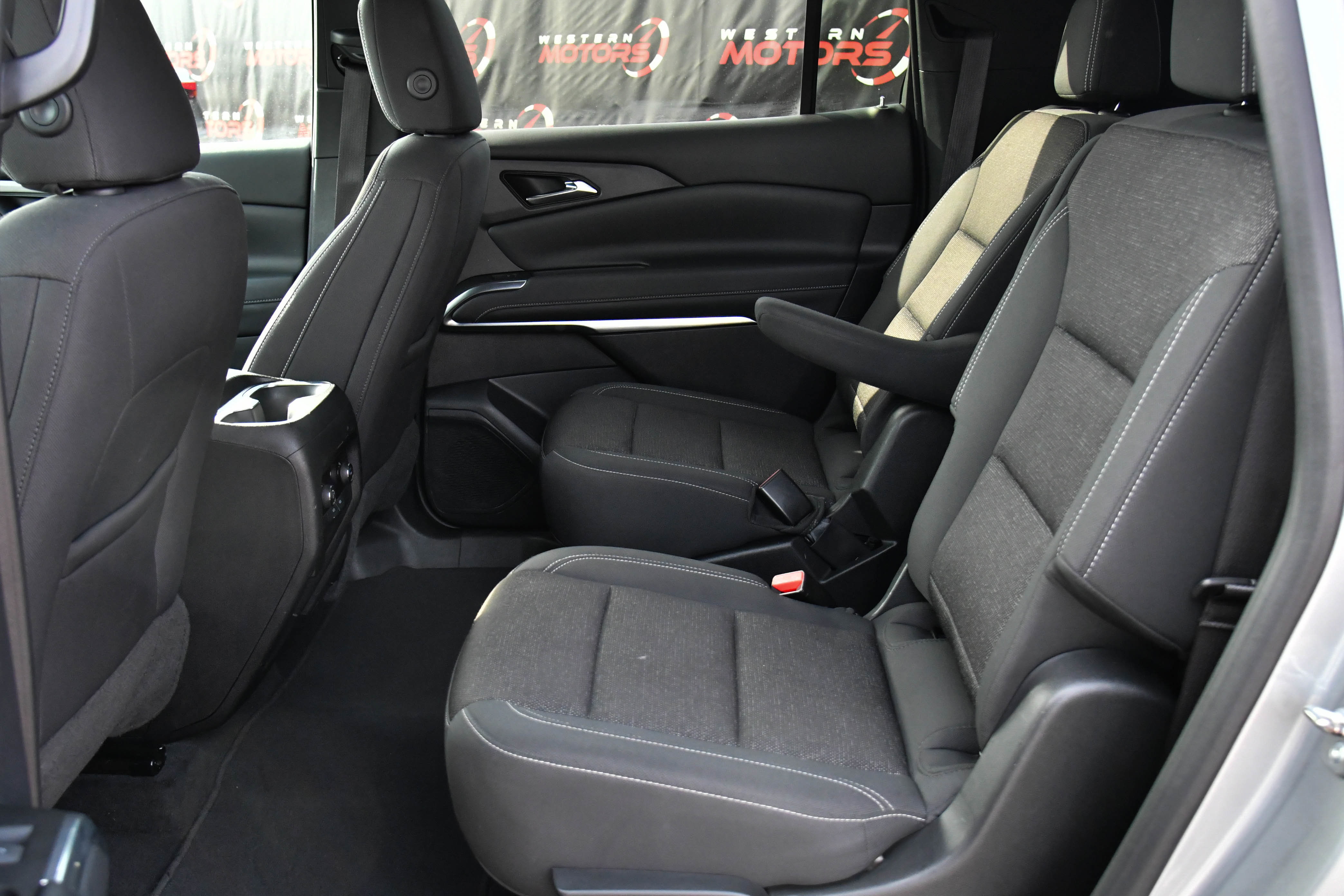 Used 2024 Chevrolet Traverse LT FWD image 44