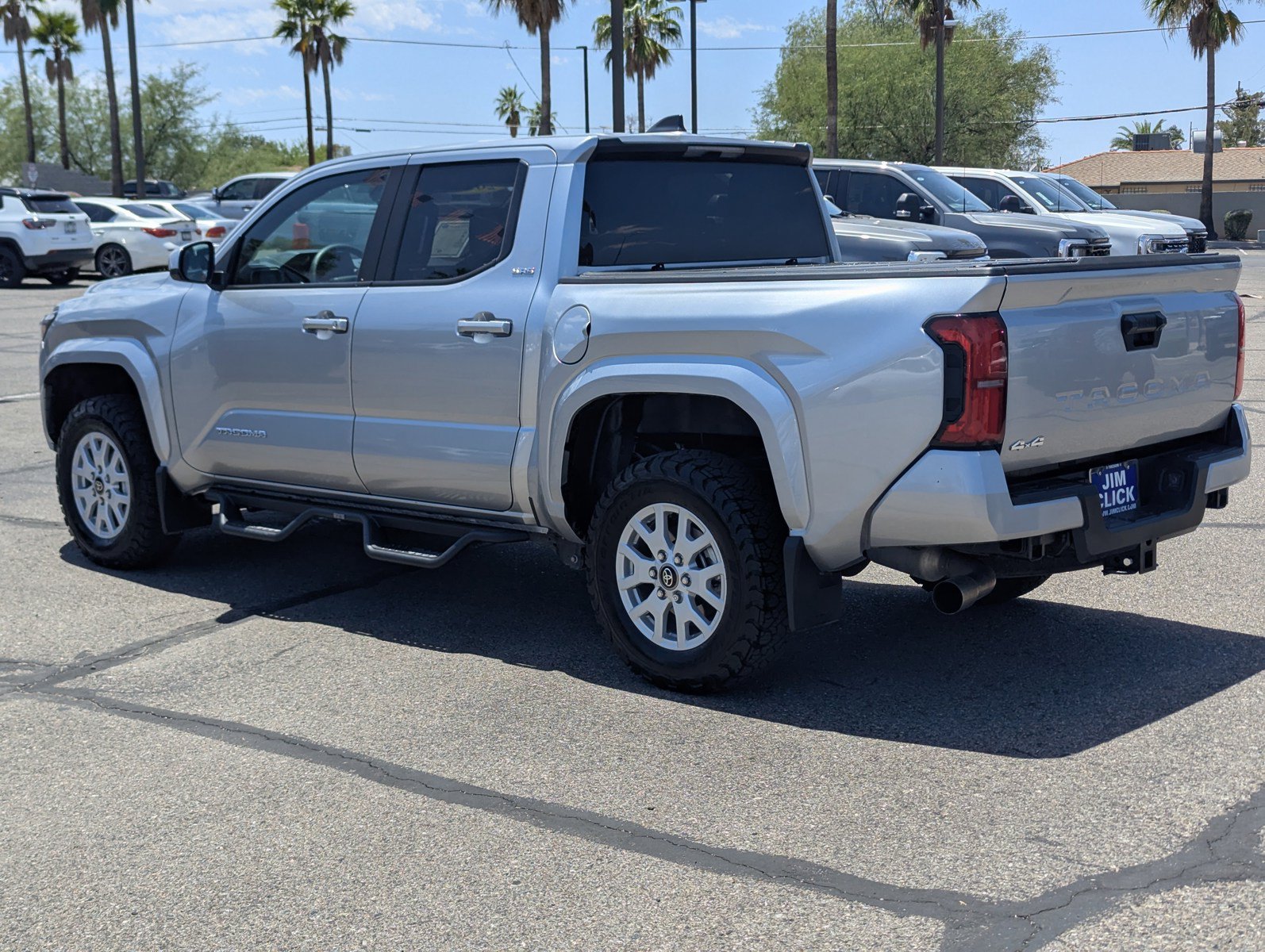 Used 2025 Toyota Tacoma SR5 AWD/4WD image 4