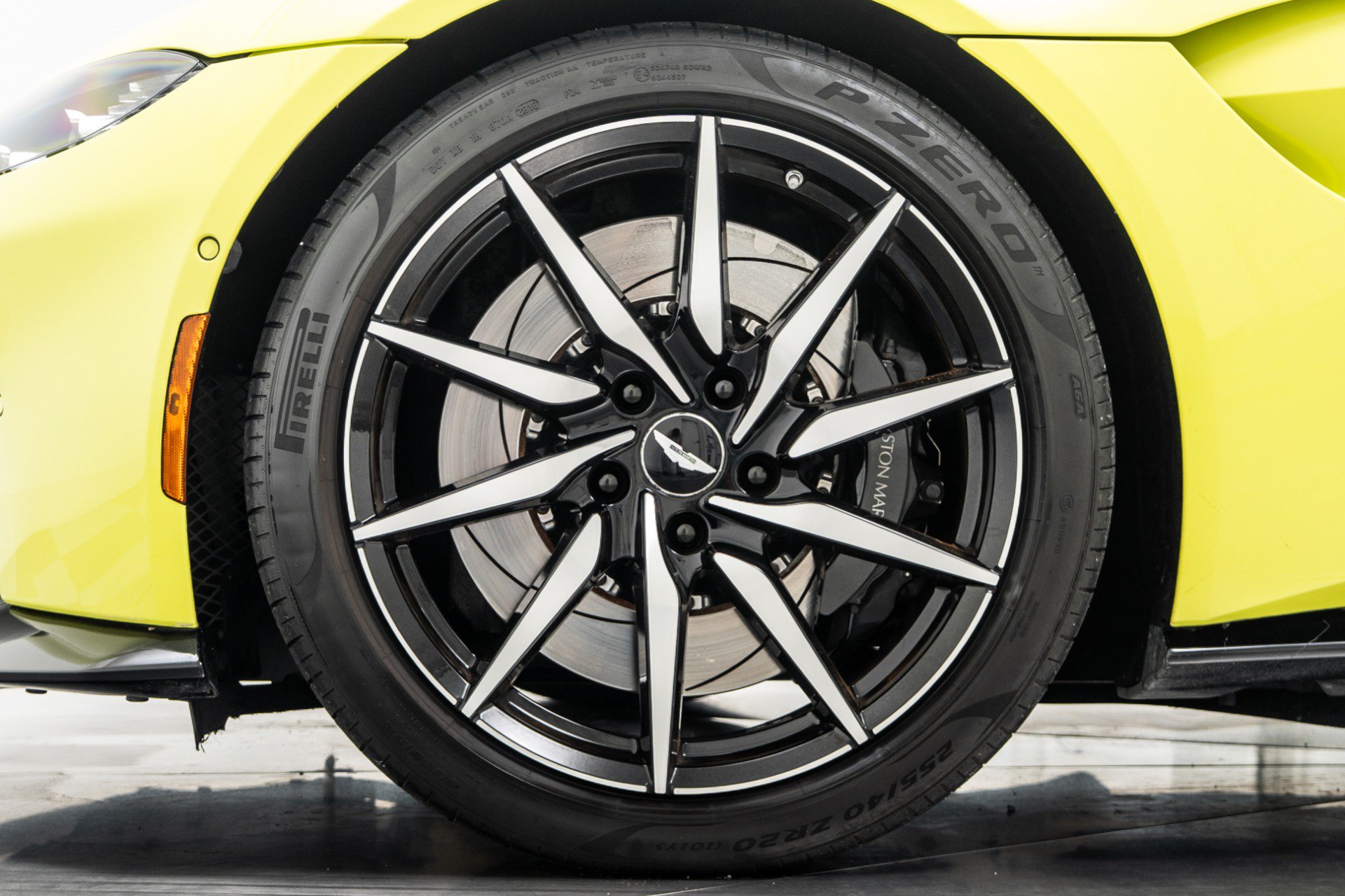 Used 2019 Aston Martin V8 Vantage Coupe RWD image 11