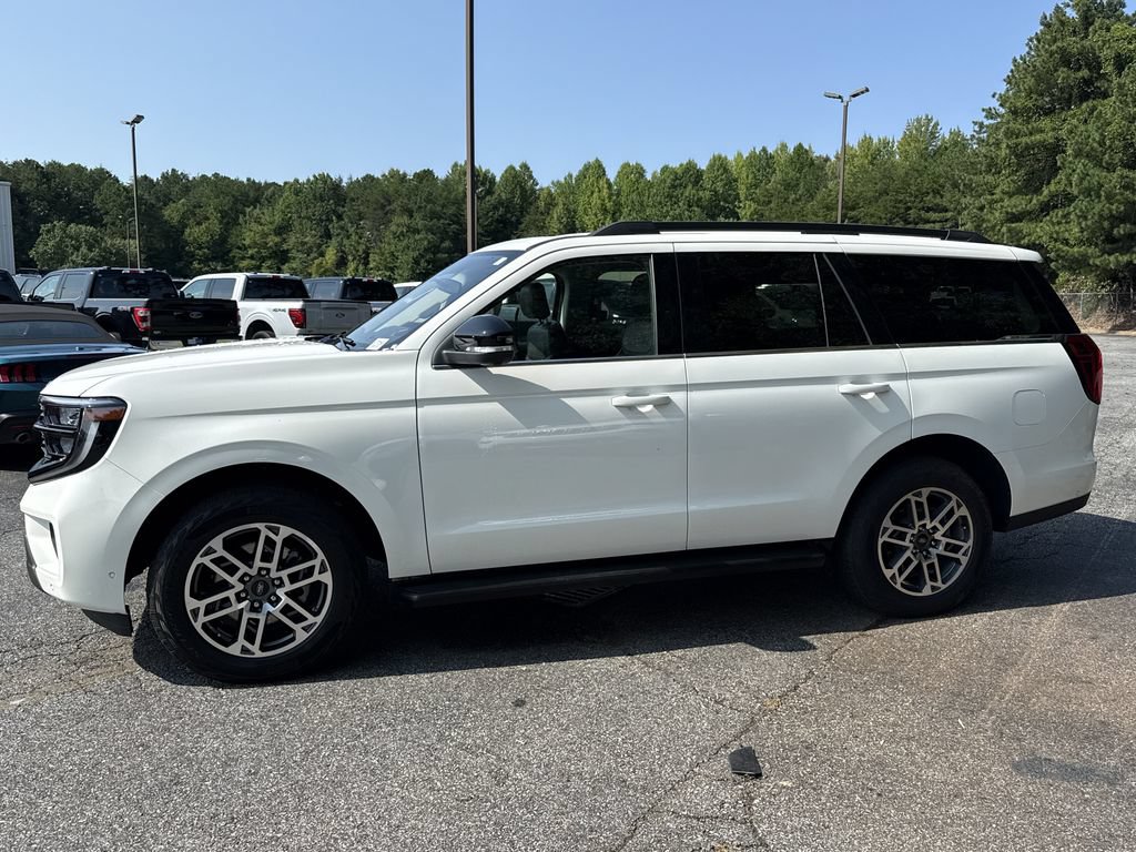 Used 2025 Ford Expedition Active AWD/4WD image 4