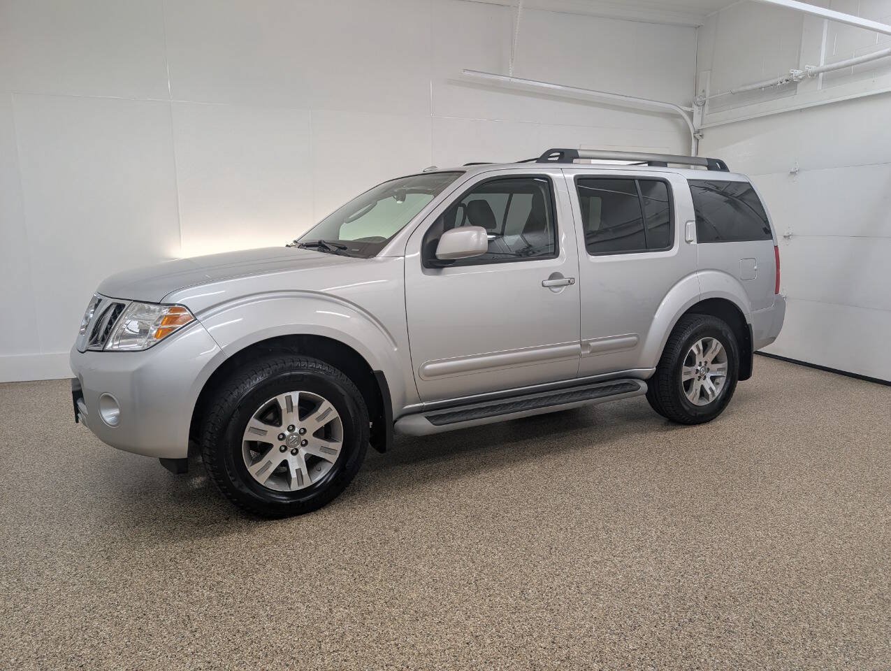 Used 2011 Nissan Pathfinder S AWD/4WD image 1