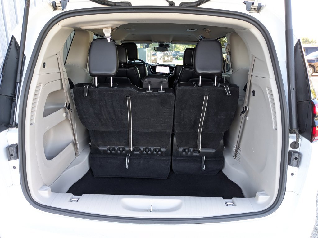 Used 2024 Chrysler Pacifica Touring-L FWD image 27