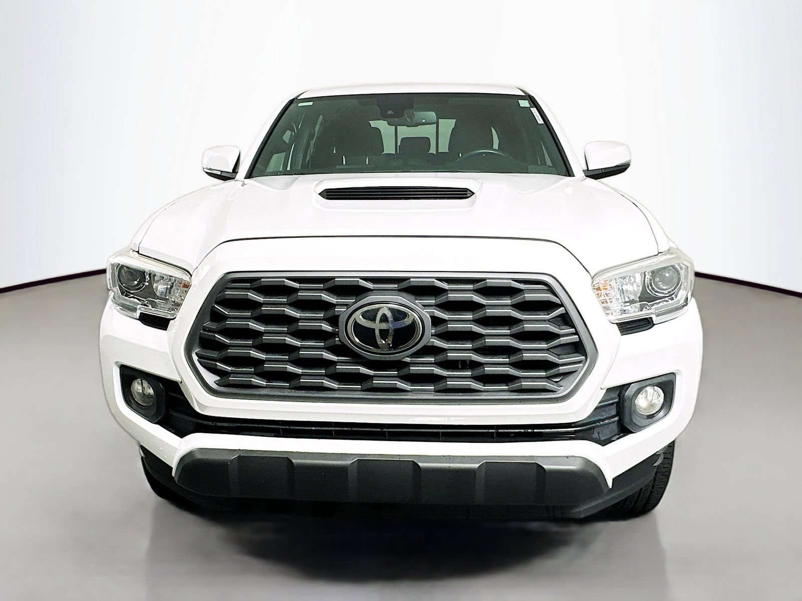 Used 2020 Toyota Tacoma TRD Sport w/ Technology Package AWD/4WD image 2