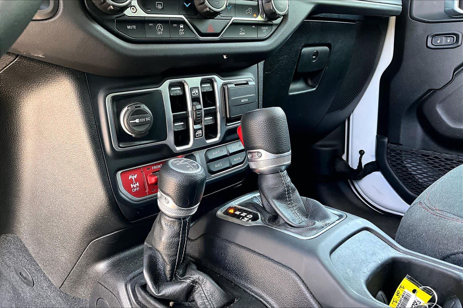 Used 2025 Jeep Wrangler Unlimited Rubicon AWD/4WD image 37