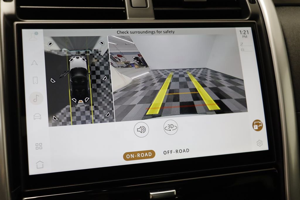 Used 2025 Land Rover Discovery S image 12