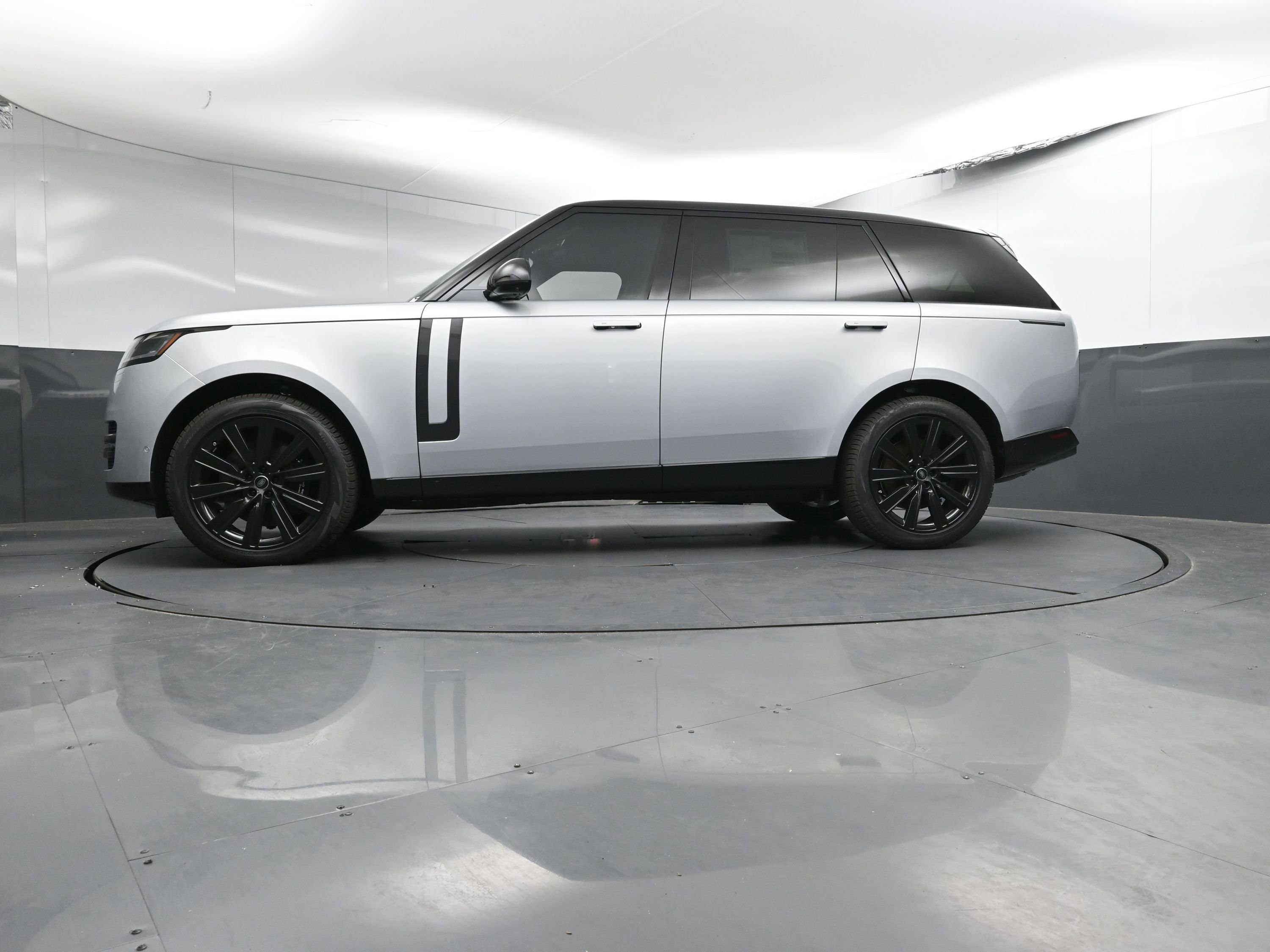 New 2025 Land Rover Range Rover Long Wheelbase SE image 29