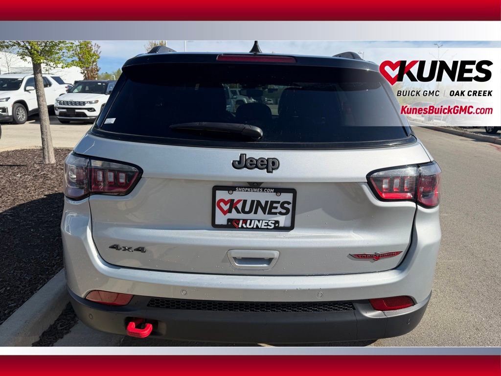 Used 2025 Jeep Compass Trailhawk AWD/4WD image 5