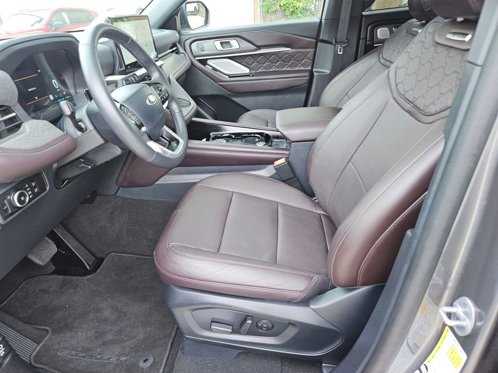 Used 2025 Ford Explorer Platinum w/ LUX Leather Package AWD/4WD image 11