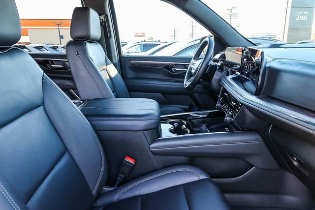 Used 2025 Chevrolet Suburban Z71 AWD/4WD image 18