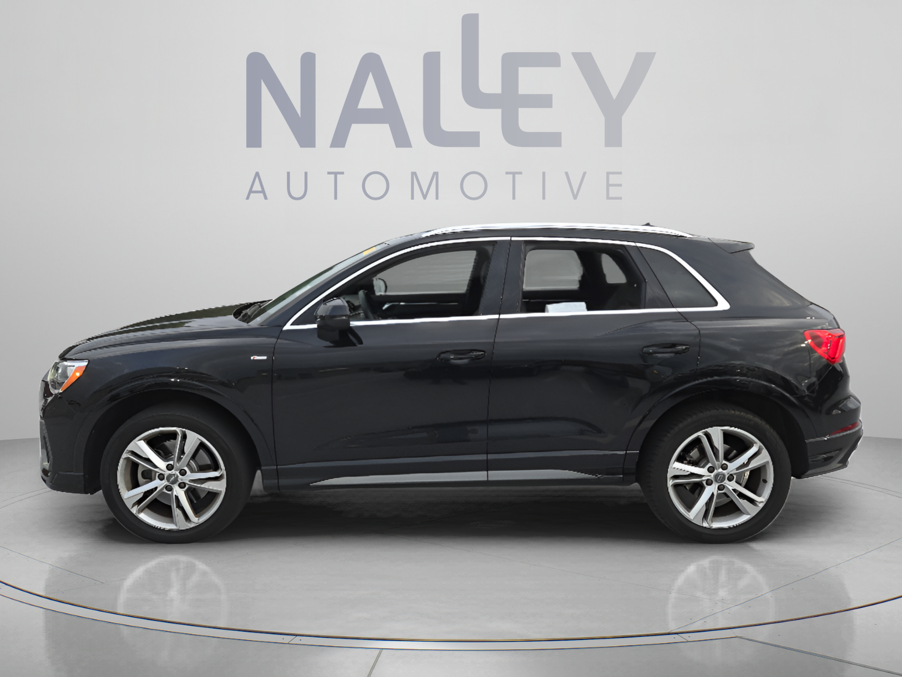 Used 2020 Audi Q3 2.0T Premium w/ Convenience Package AWD/4WD image 2