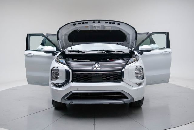 Used 2025 Mitsubishi Outlander SEL image 16