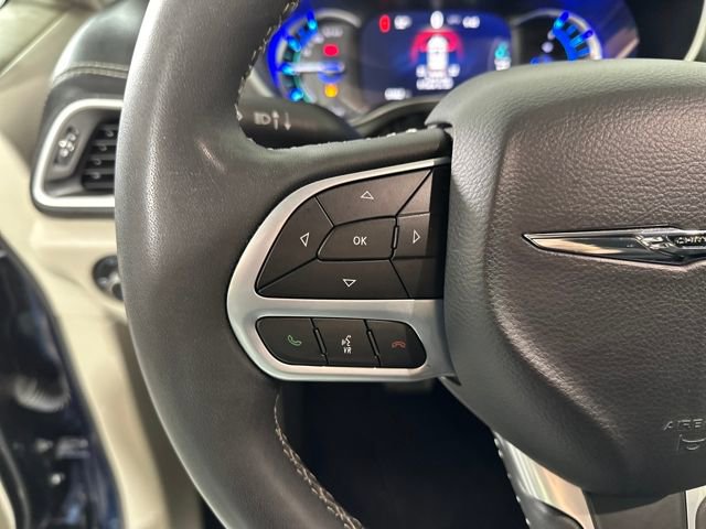 Used 2024 Chrysler Pacifica Select image 15