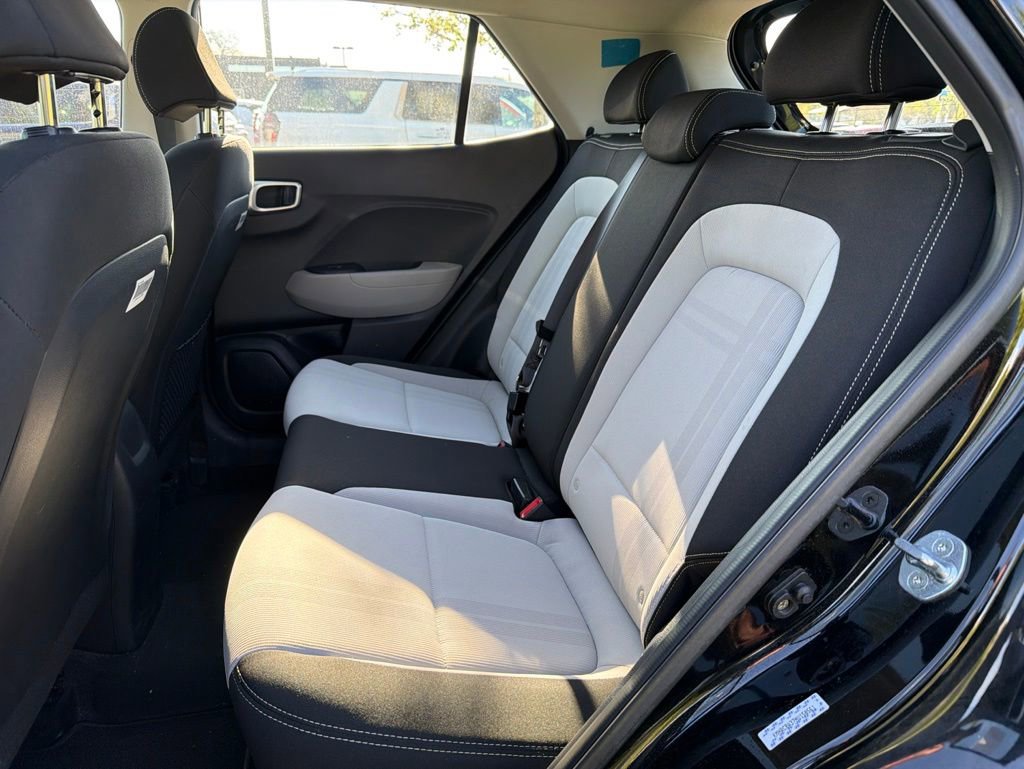 Used 2022 Hyundai Venue SEL FWD image 9