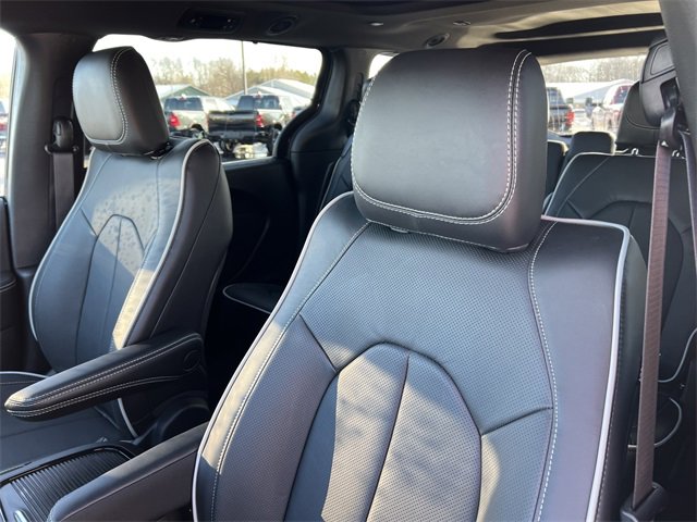 New 2026 Chrysler Pacifica Limited w/ Trailer Tow Group image 15