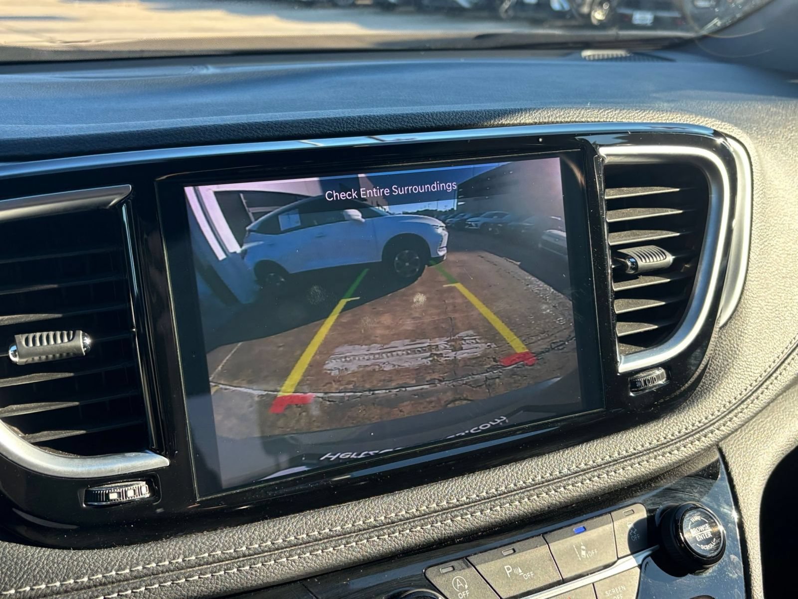 Used 2025 Chrysler Pacifica Limited FWD image 26