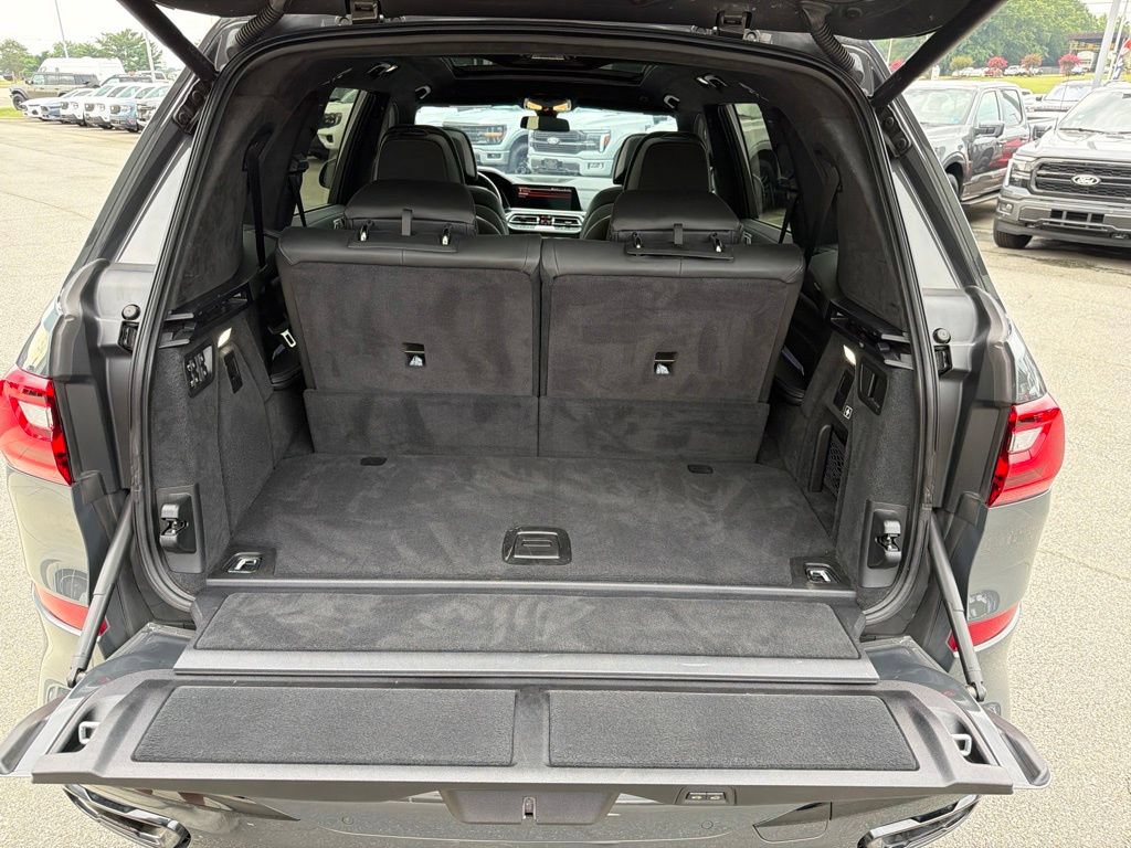 Used 2022 BMW X7 xDrive40i w/ M Sport Package AWD/4WD image 18