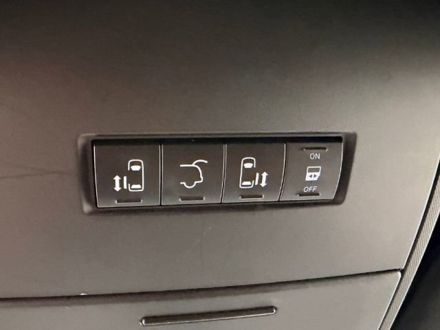 Used 2017 Dodge Grand Caravan SXT image 30