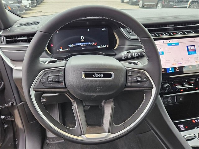 New 2025 Jeep Grand Cherokee Limited w/ Black Appearance Package image 14