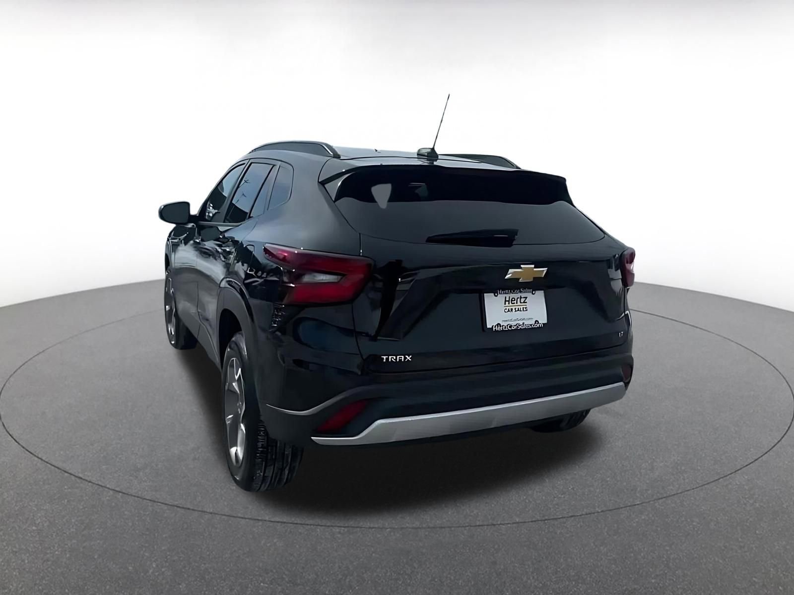 Used 2025 Chevrolet Trax LT w/ LT Convenience Package image 11
