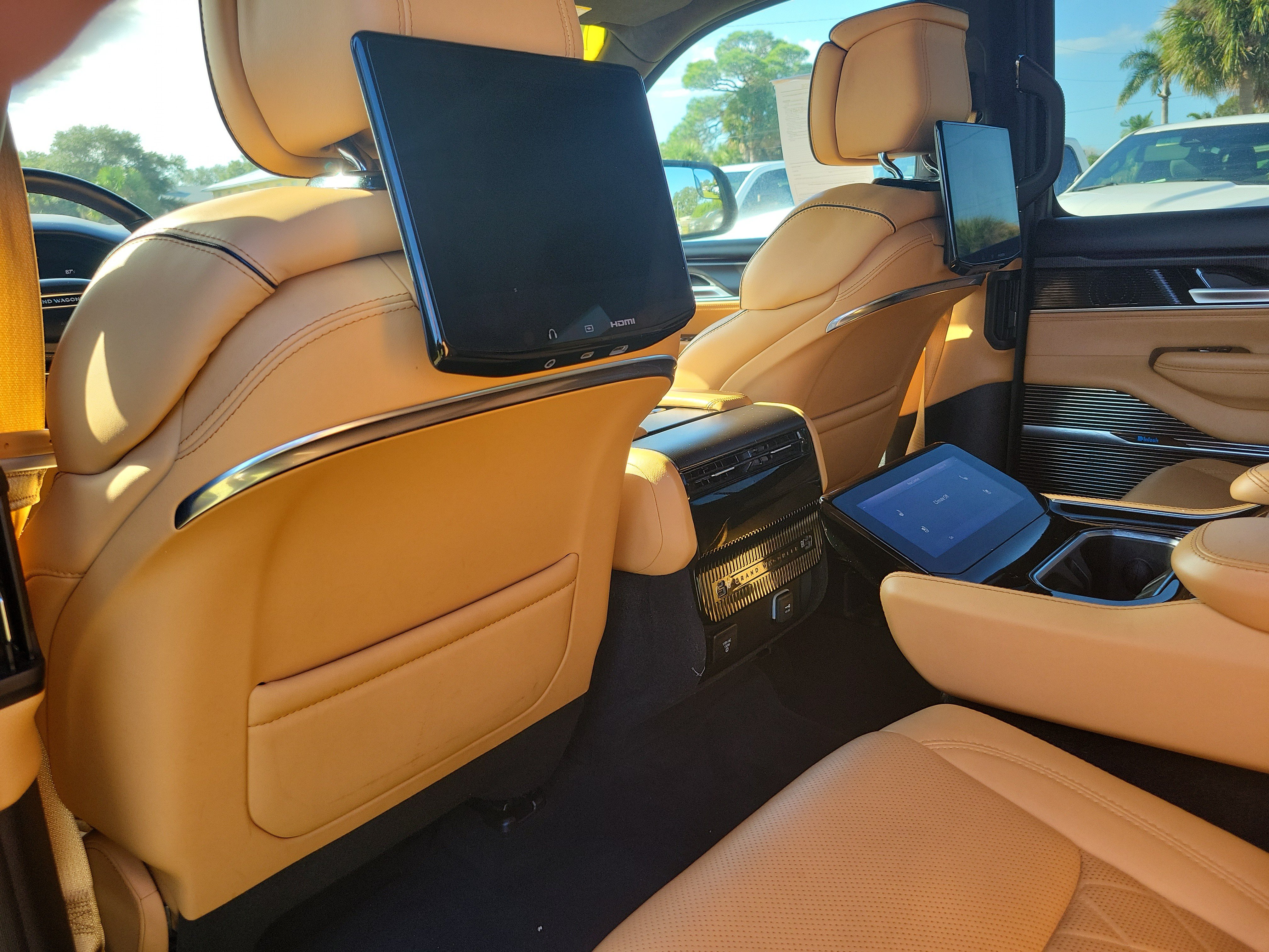 Used 2025 Jeep Grand Wagoneer Series III w/ Rear Seat Video Group 1 AWD/4WD image 16