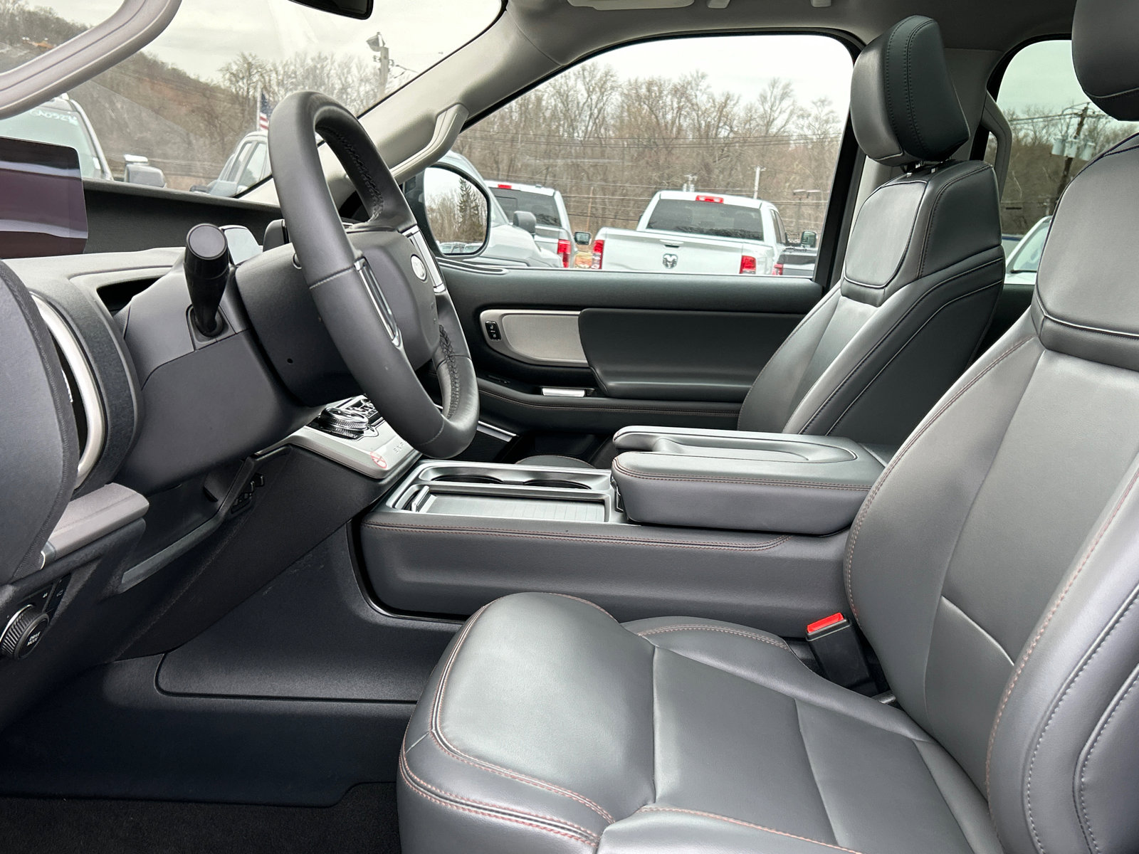 Used 2025 Ford Expedition Active image 10