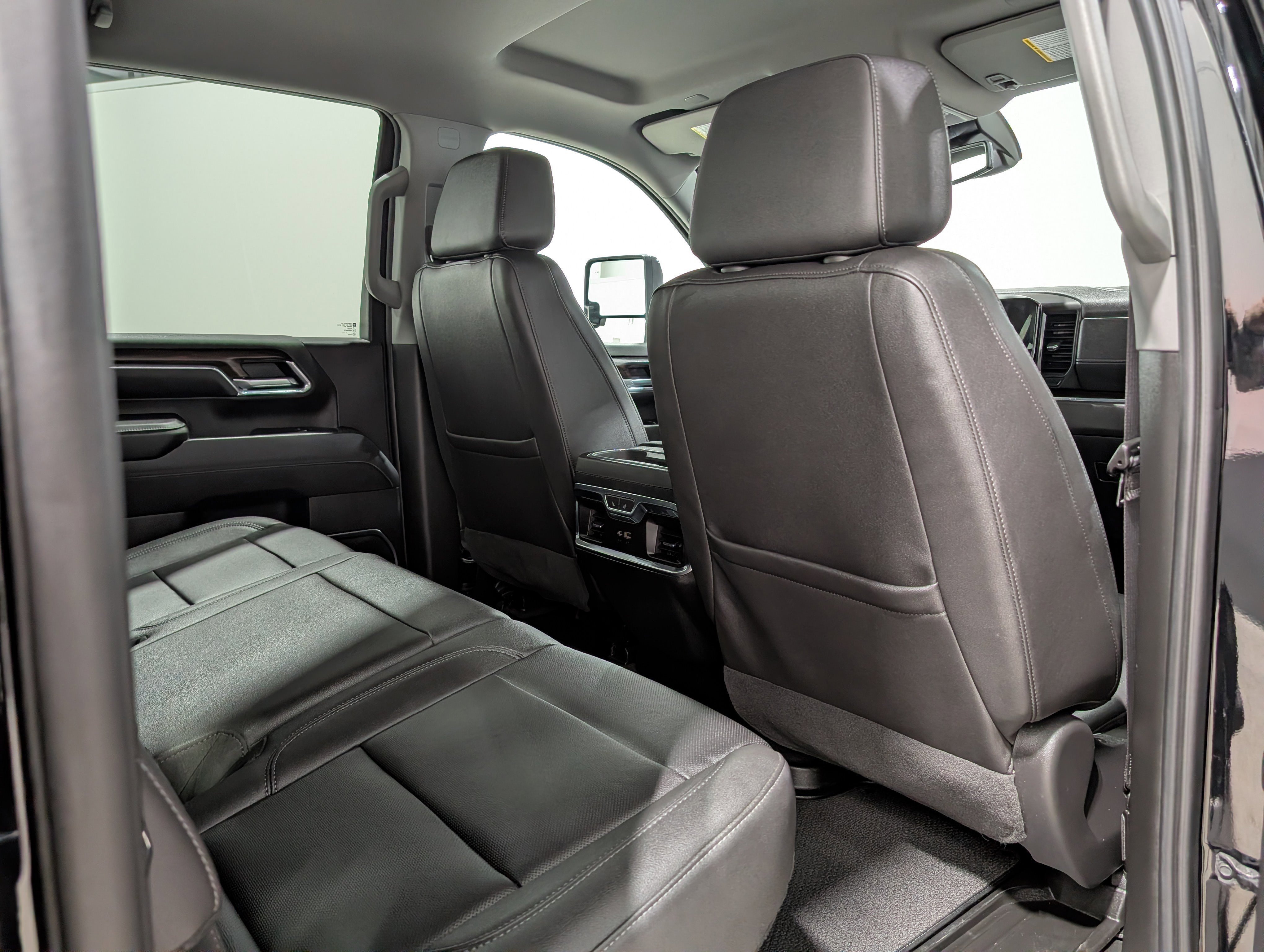 Used 2024 GMC Sierra 3500 SLT w/ SLT Convenience Package image 16