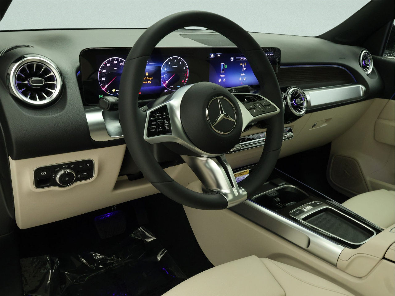 New 2026 Mercedes-Benz GLB 250 image 4