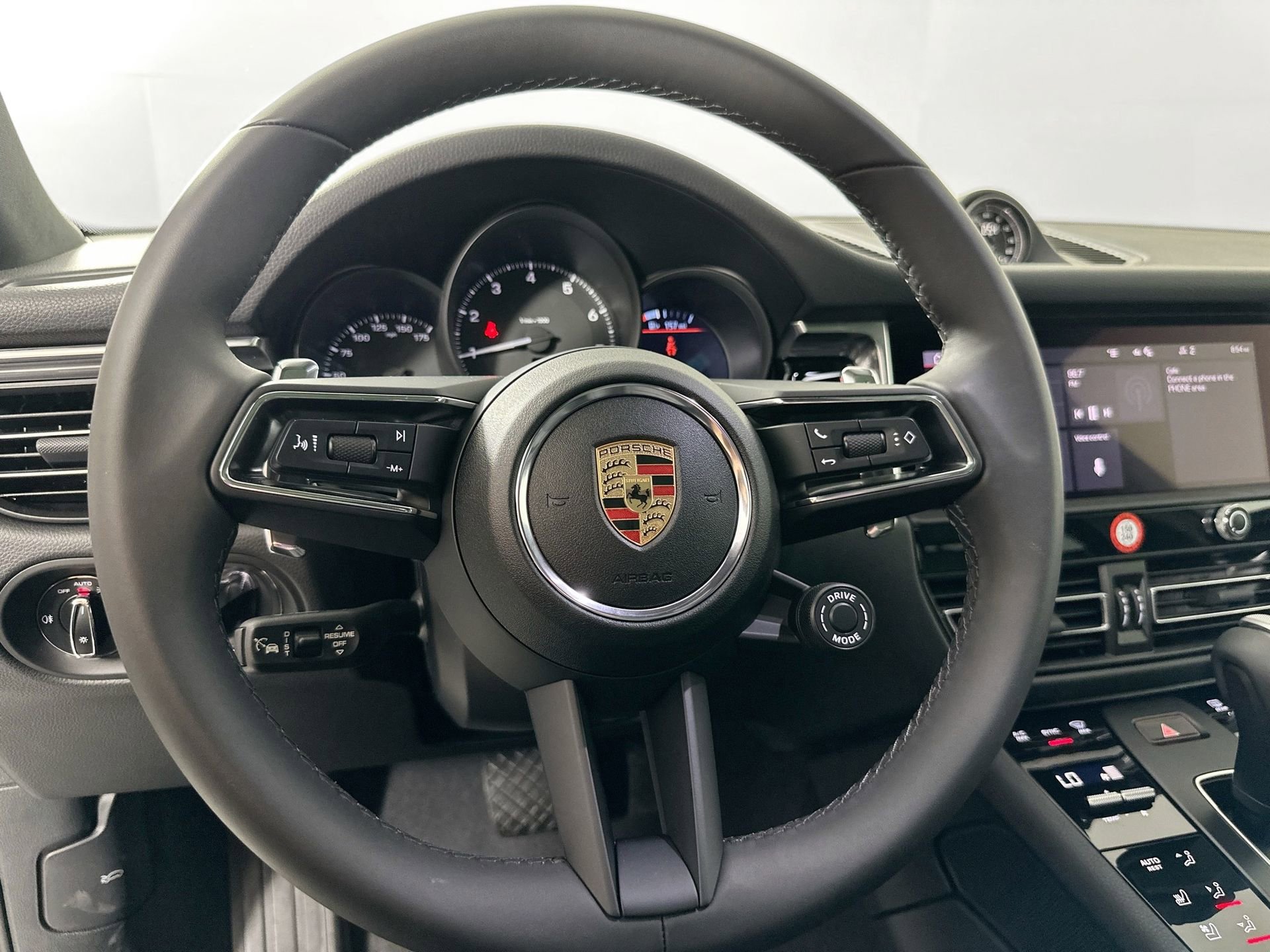 Certified 2025 Porsche Macan image 20