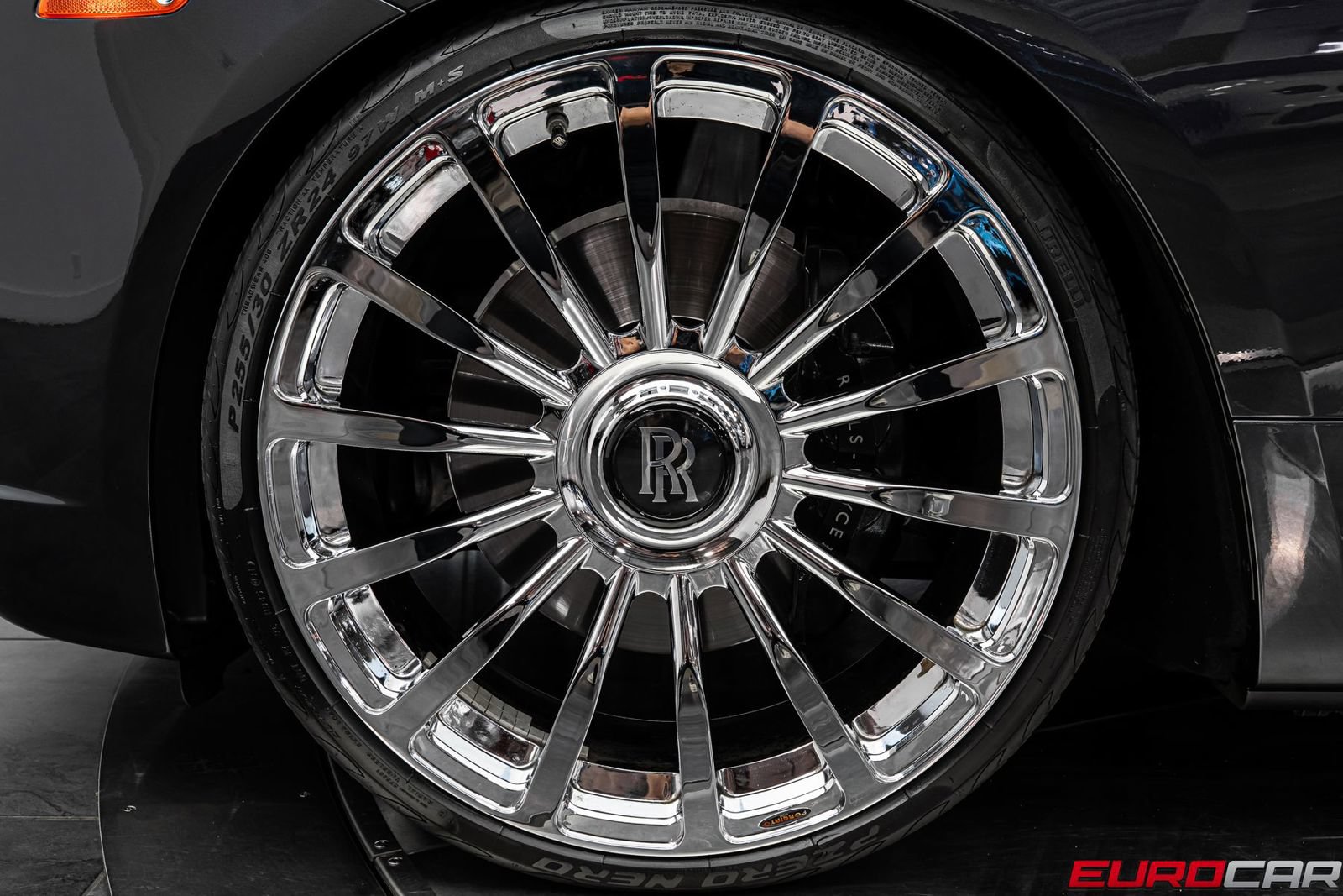Used 2018 Rolls-Royce Dawn RWD image 24