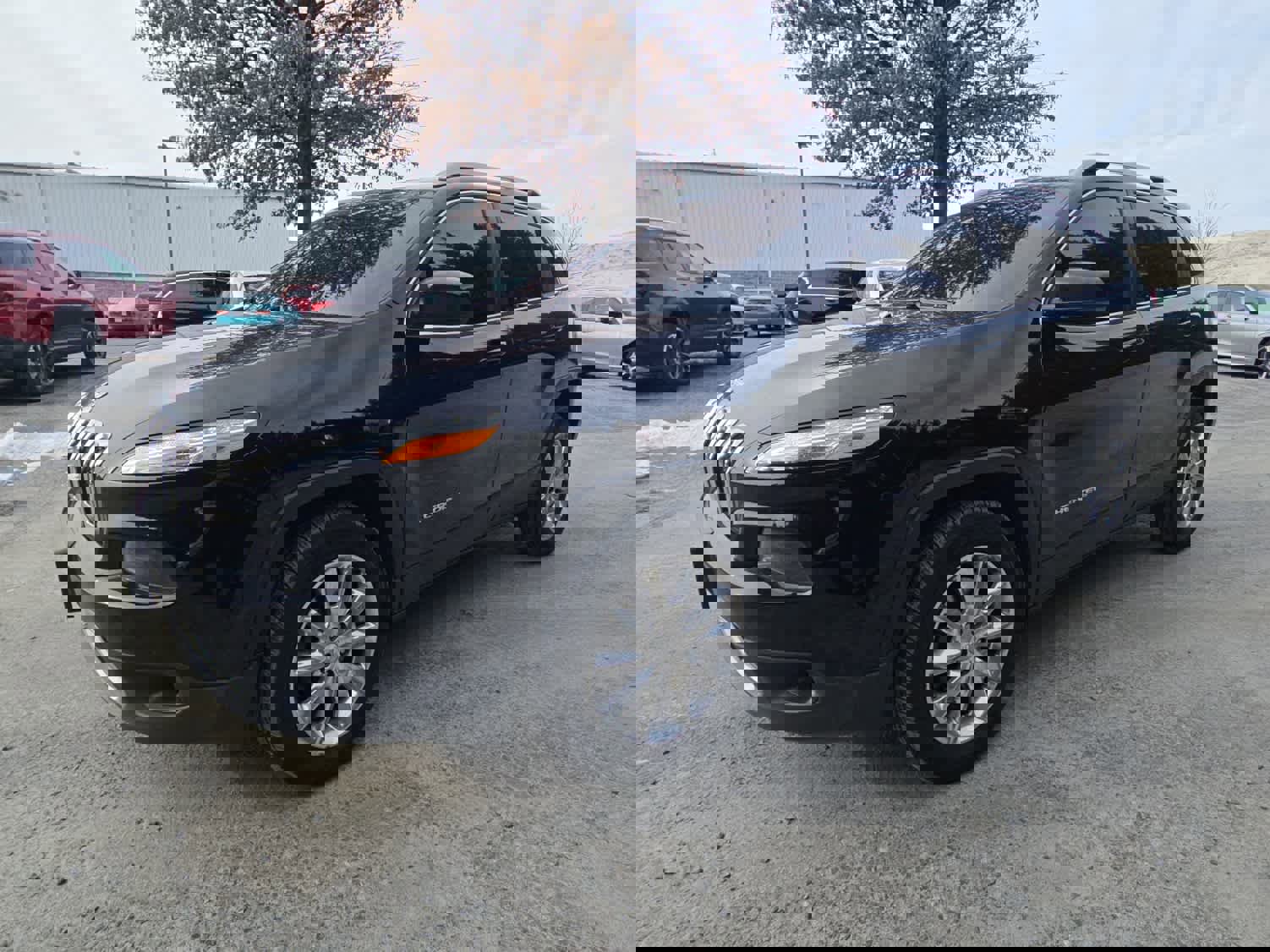 Used 2017 Jeep Cherokee Limited image 2