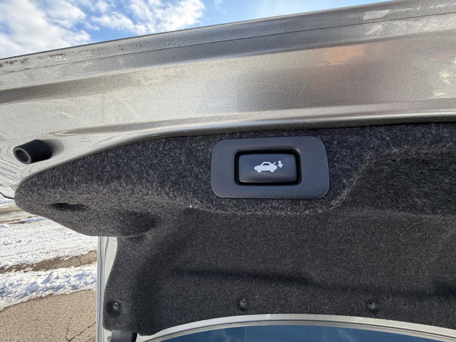 Used 2018 Lexus ES 350 w/ Luxury Package w/Wood Trim image 31