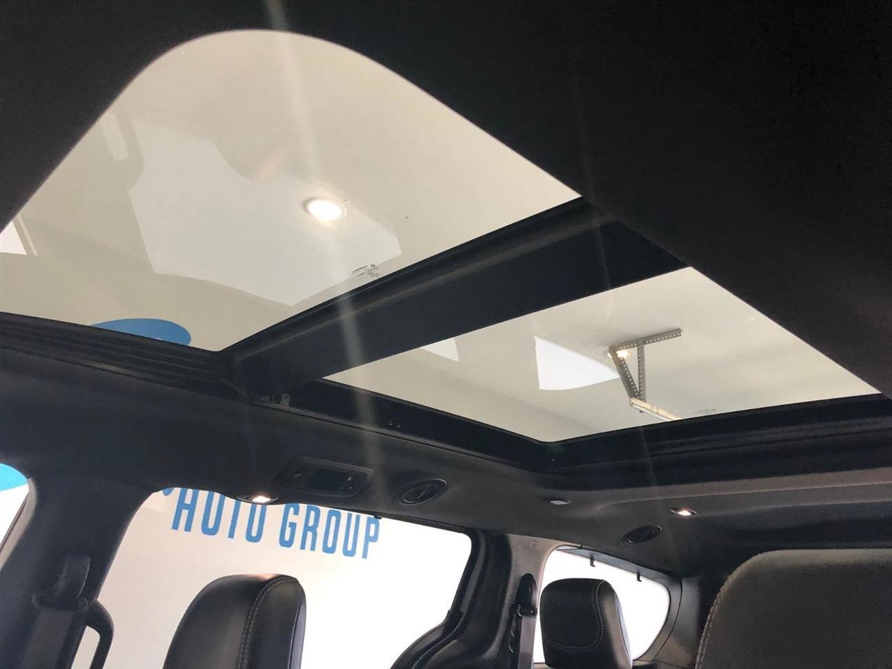 Used 2025 Chrysler Pacifica Limited image 8