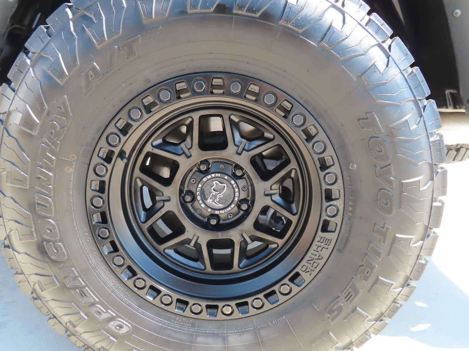 Used 2023 Jeep Gladiator Sport AWD/4WD image 9
