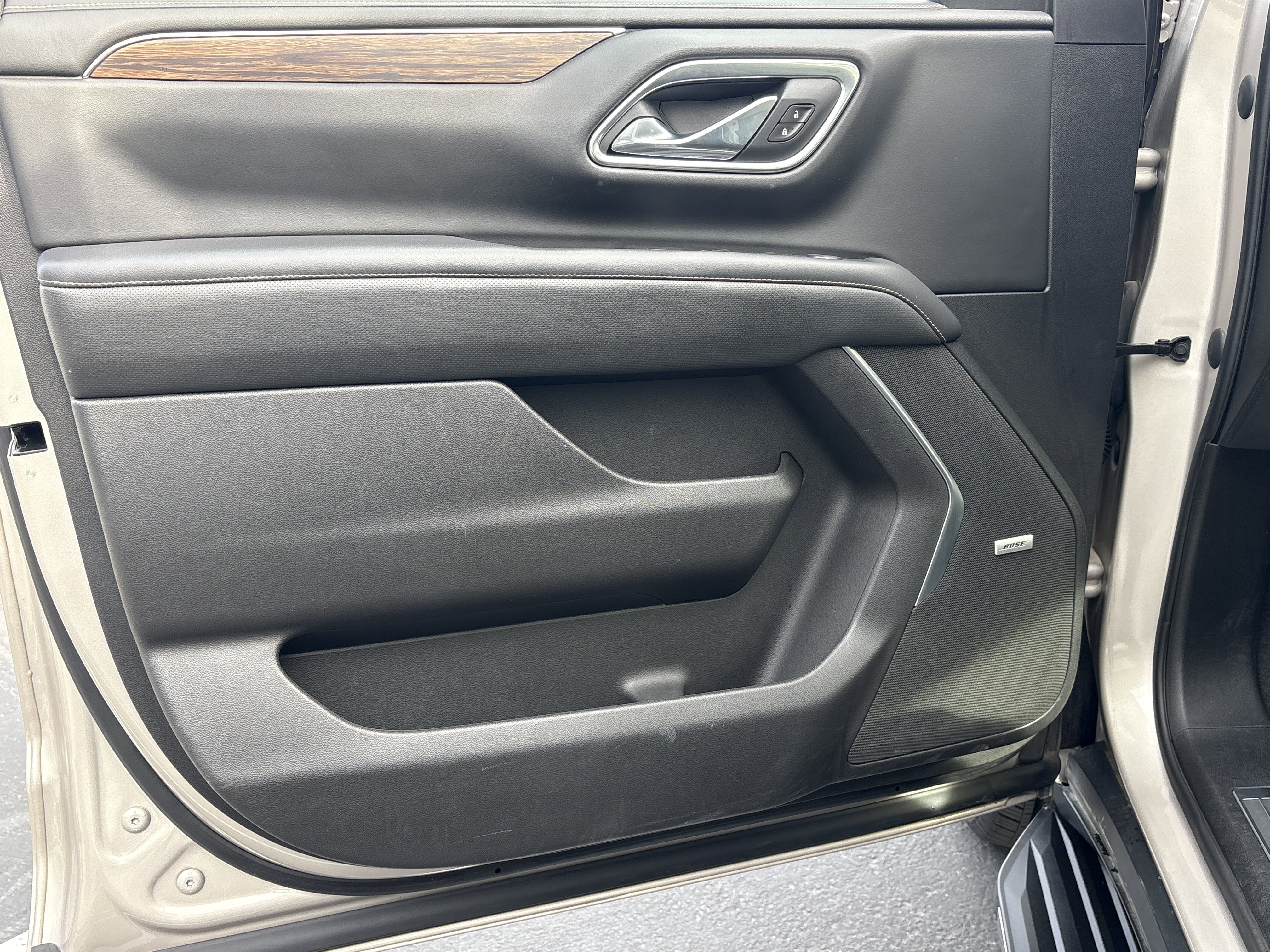 Used 2021 Chevrolet Tahoe Premier w/ Premium Package image 15