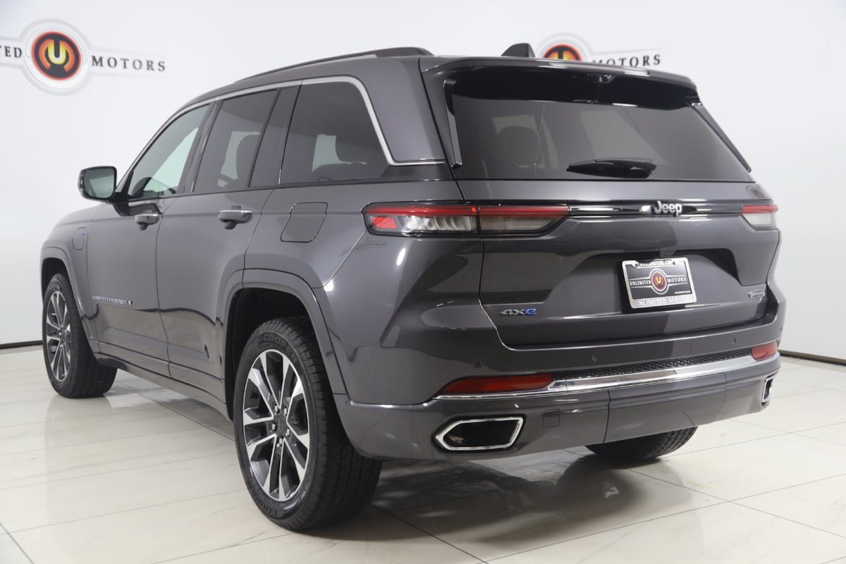 Used 2023 Jeep Grand Cherokee Overland w/ Luxury Tech Group IV AWD/4WD image 4