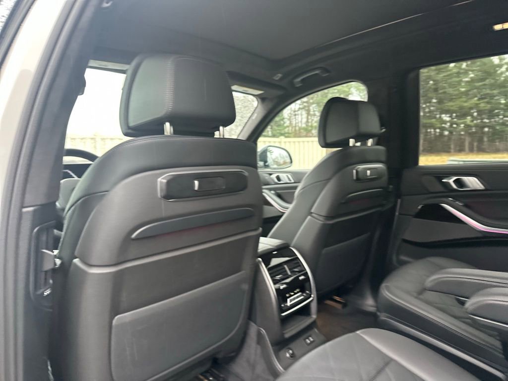 Certified 2025 BMW X7 xDrive40i w/ M Sport Package image 21