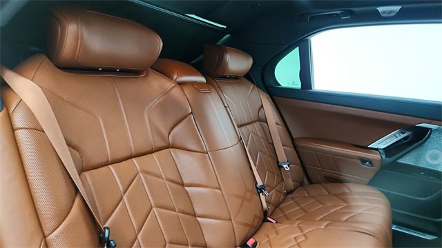 Used 2023 BMW i7 xDrive60 image 26